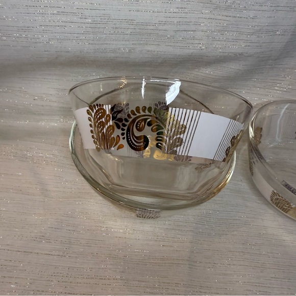VINTAGE 1960’s Elegant Gold Paisley Capri  Patterned Glass Bowls (3 in the set) - Picture 5 of 7